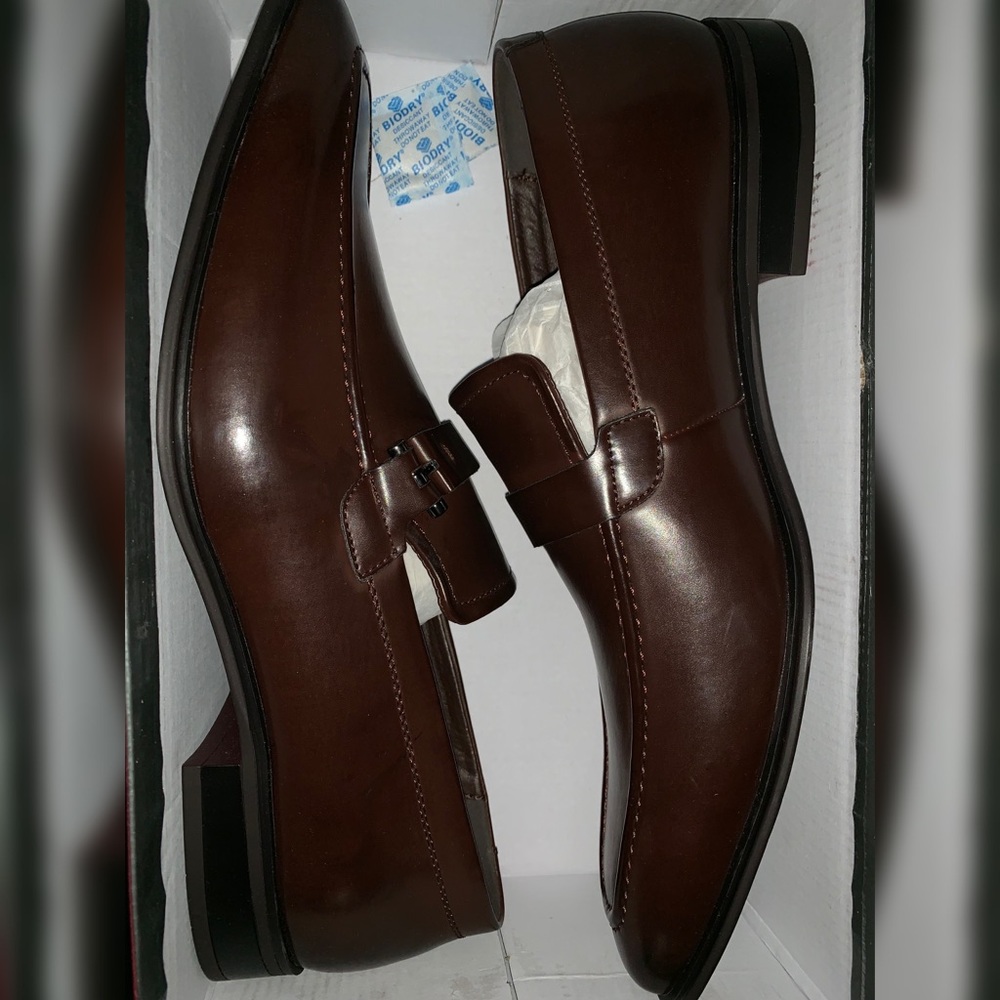 Men’s brand new dress shoes.